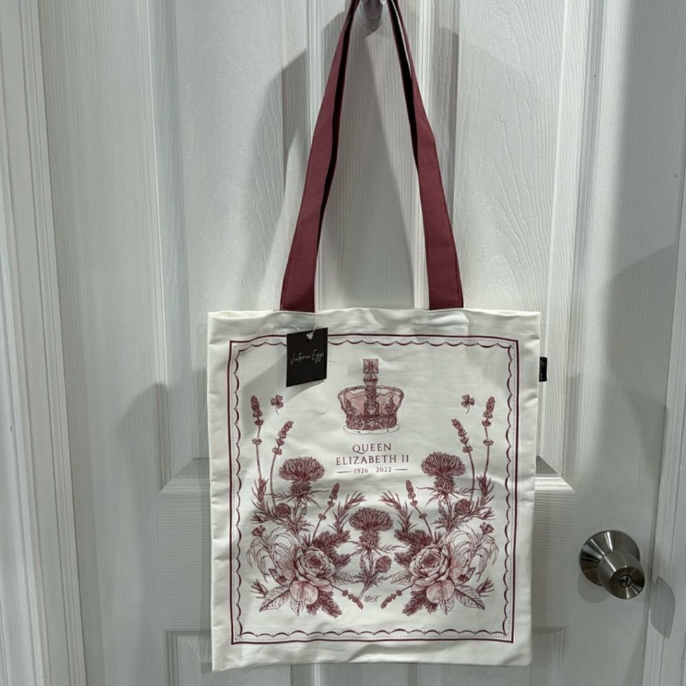 VICTORIA EGGS QUEEN COMMEMORATIVE BAG AND TEA TOWEL. - Picture 2 of 3